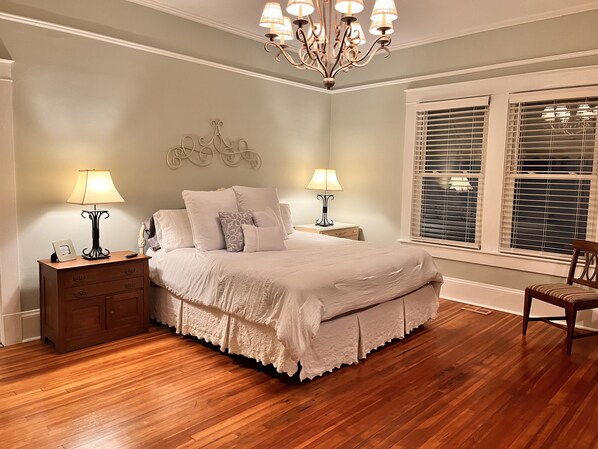 5 bedrooms, iron/ironing board, WiFi, bed sheets