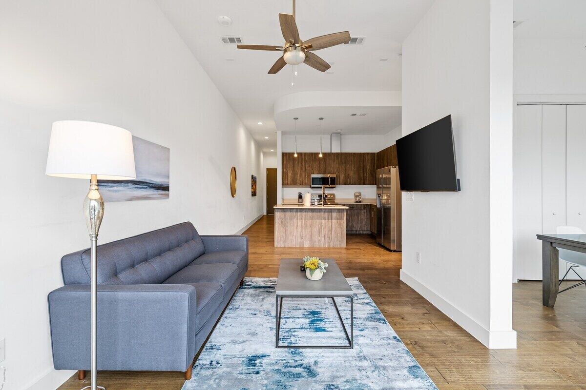 Spacious & Modern - Downtown!