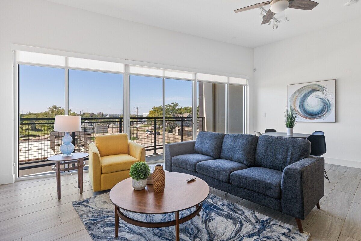 Stunning One Bedroom in the City! Amazing Views!