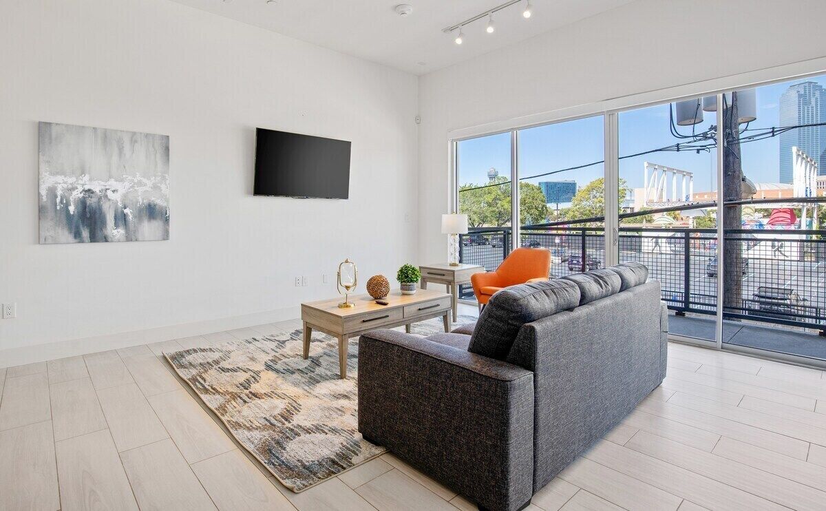 Modern Luxury Apartment - Amazing Downtown Views!