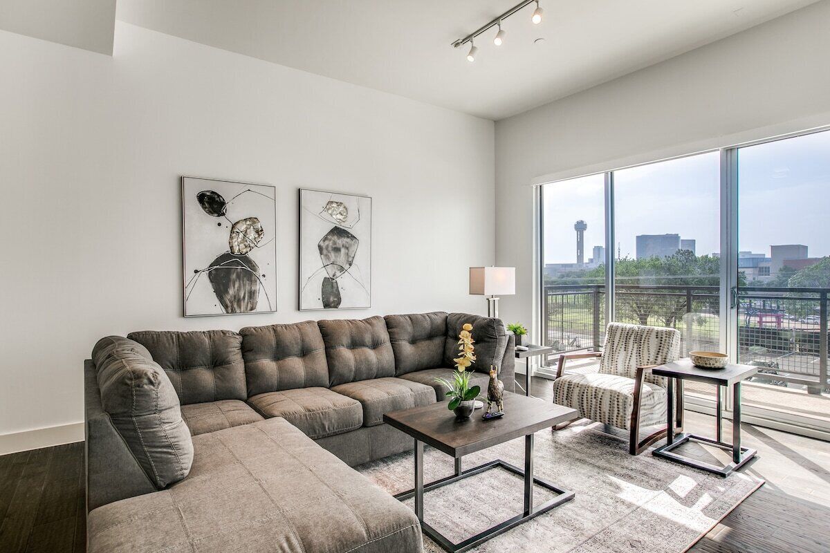 Modern Space / King Bed / Unforgettable Views!