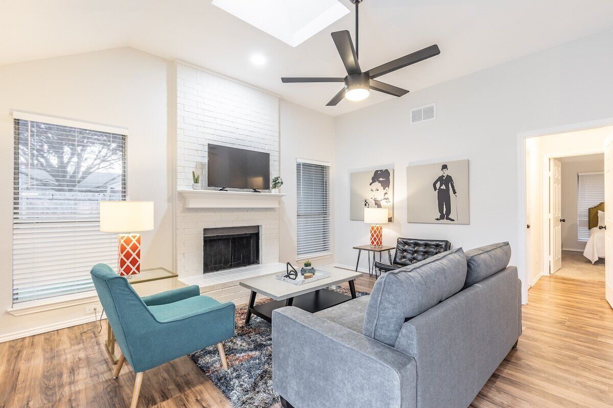 Beautifully Updated Spacious Home/Foosball Table