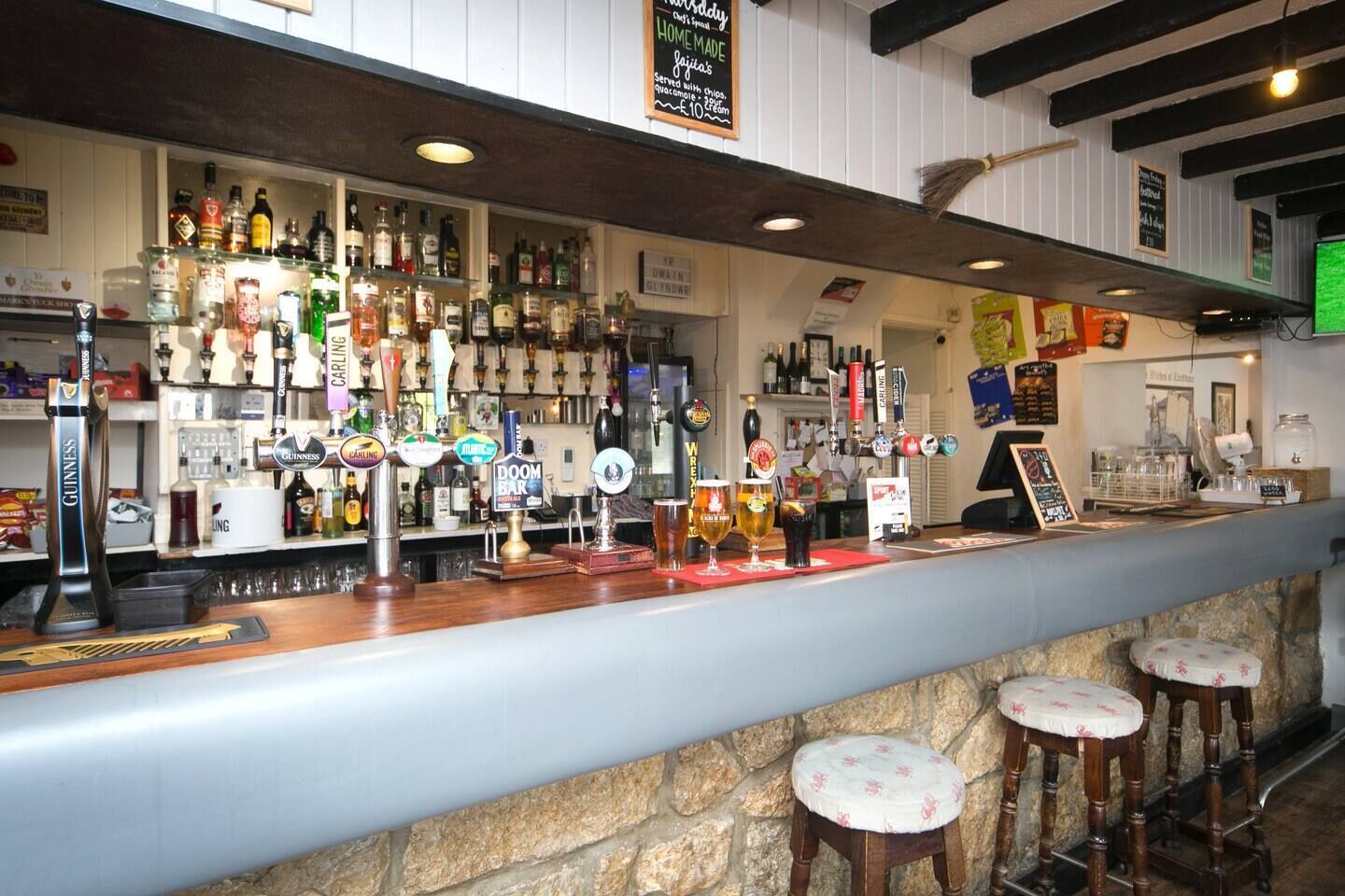 Bar (in der Unterkunft)