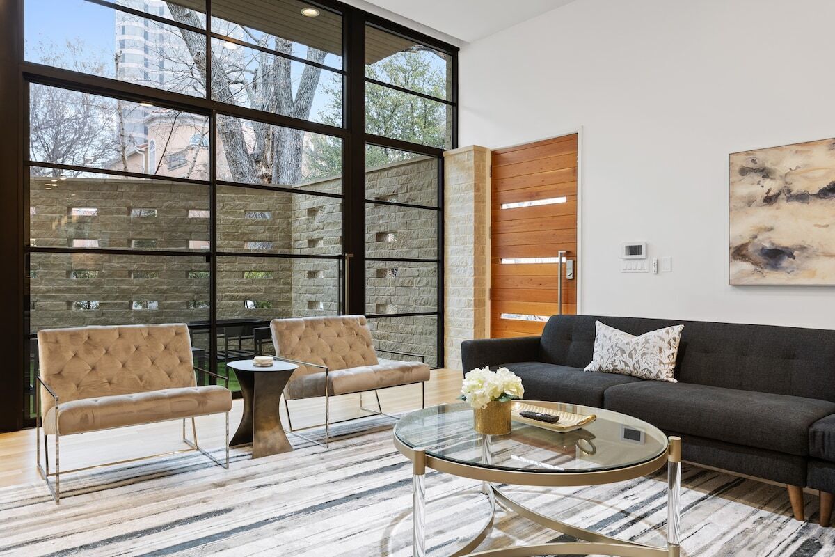Modern Luxury in Turtle Creek
