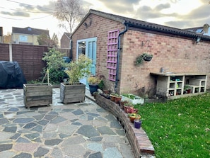 Terrace/patio - Pass the Keys | Charming Guest House in St Albans with Parking (St Albans)