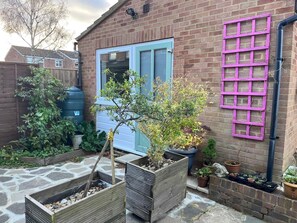 Property grounds - Pass the Keys | Charming Guest House in St Albans with Parking (St Albans)