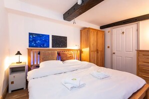 1 slaapkamer, een strijkplank/strijkijzer, gratis wifi, beddengoed