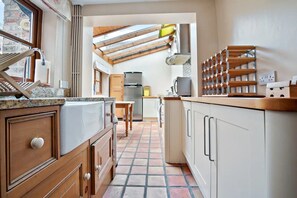 Frigorifero, microonde, forno, lavastoviglie