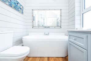 Ducha, secador de pelo y toallas