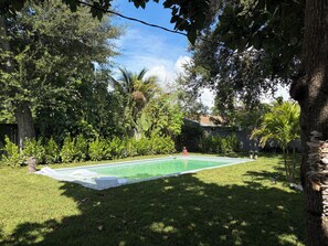 حمّام سباحة خارجي