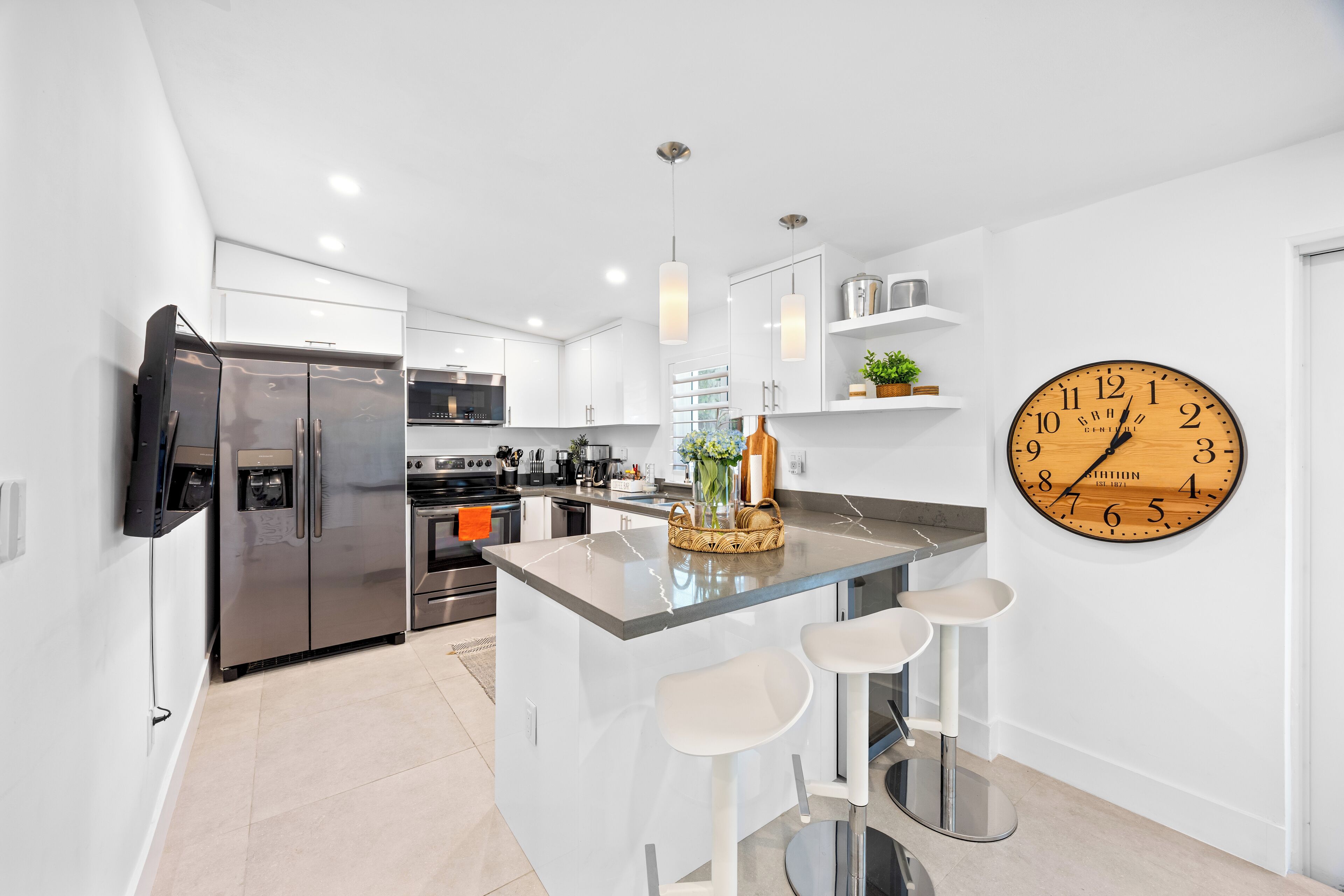 Microondas, horno, parrilla de estufa y lavavajillas 