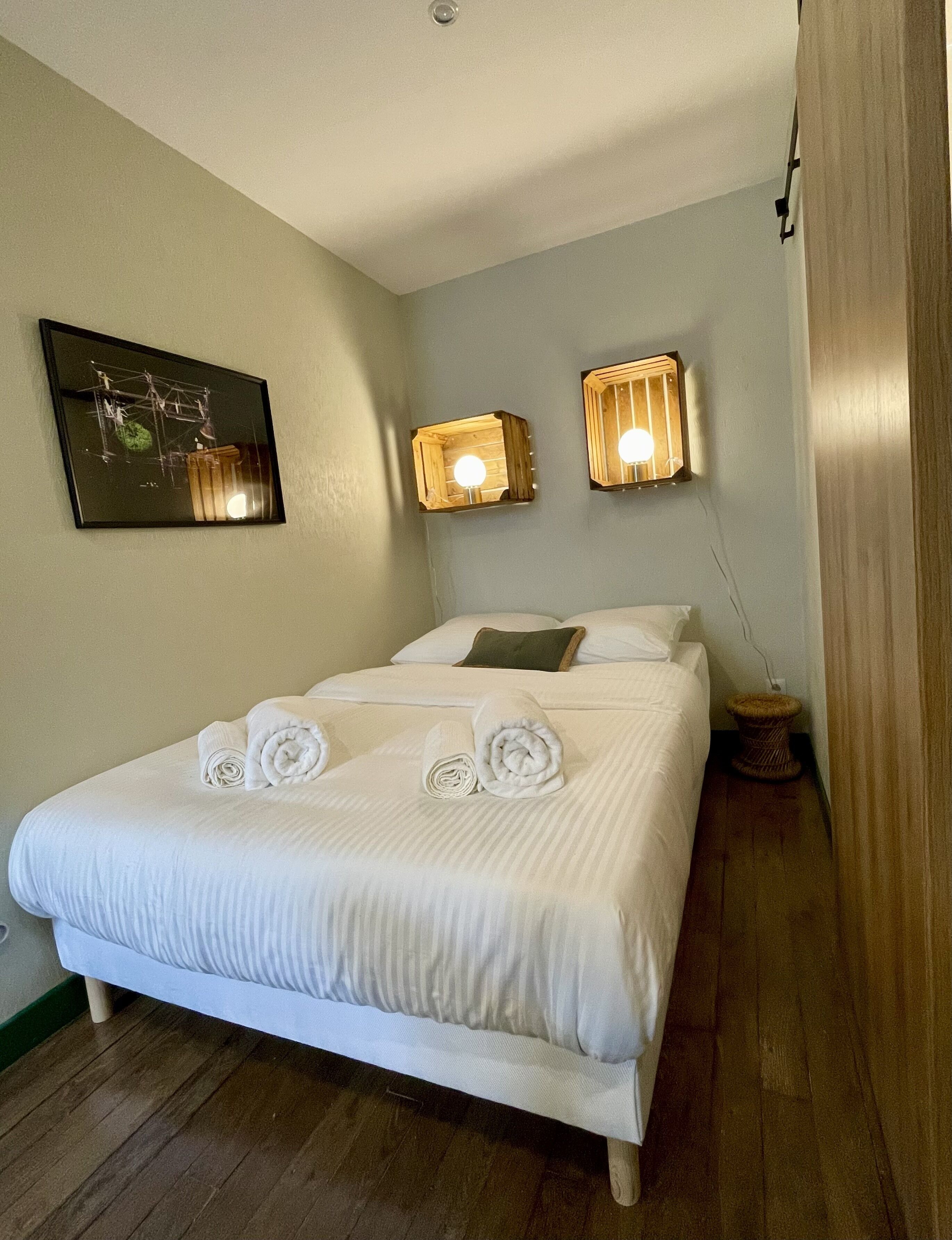 1 chambre, bureau, fer et planche à repasser, Wi-Fi gratuit