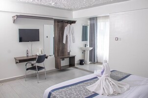 Quarto solteiro luxo | Escrivaninha, espaço de trabalho para notebook, quartos à prova de som