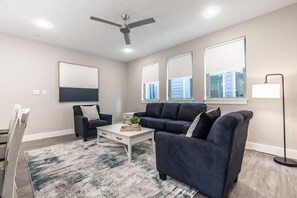 Smart TV - Magnolia District Modernism- Sleek 2-Bed Escape (Fort Worth)