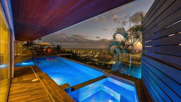 Pool - KBM Resorts: Waikiki Hilltop House 5 Bed/4.5 Bath With Sweeping Ocean and Waikiki City Views (Honolulu)