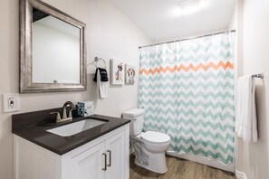Hair dryer, towels - Calmont Urban Guest Farmhouse: 1-Bedroom Hideaway (Fort Worth)