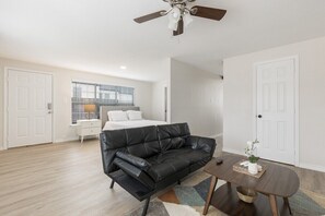 1 bedroom, desk, iron/ironing board, WiFi