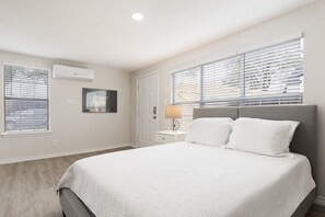1 bedroom, desk, iron/ironing board, WiFi