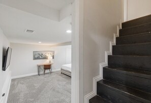 4 bedrooms, desk, iron/ironing board, WiFi