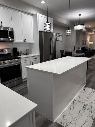 Charming Rowhome - Close to Fell's Point, Canton, Inner Harbor & Johns Hopkins