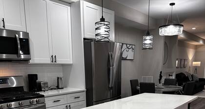 Charming Rowhome - Close to Fell's Point, Canton, Inner Harbor & Johns Hopkins