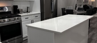 Charming Rowhome - Close to Fell's Point, Canton, Inner Harbor & Johns Hopkins