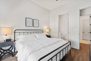1 bedroom, desk, iron/ironing board, WiFi