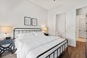 1 soverom, skrivebord, strykejern/-brett og wi-fi