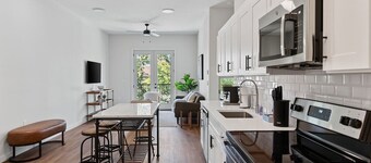 Corbin 1305: 1-Bedroom Modern Columbia Suite