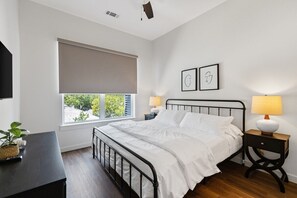 1 bedroom, desk, iron/ironing board, WiFi