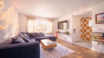 Smart TV, ping pong, music library, stereo