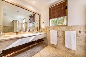 Towels, toilet paper - Los Altos - 2 Bedroom (La Romana)
