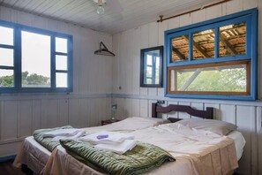 3 habitaciones, tabla de planchar con plancha, wifi y ropa de cama 