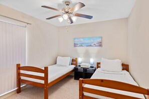 3 bedrooms, desk, iron/ironing board, WiFi - Cozy Nest-3-Bedroom Charm In Plano (Plano)