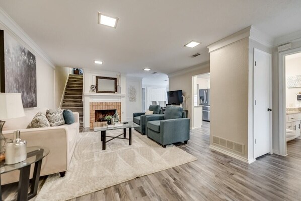 Smart TV - Homestead Haven: 3-Bedroom Country Hideaway (Plano)