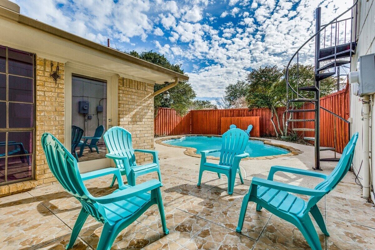 Spacious 5 Bedroom Home / Pool & Outdoor living