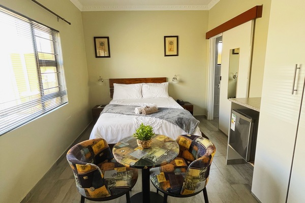 Deluxe Room | 1 bedroom, Egyptian cotton sheets, premium bedding, down comforters