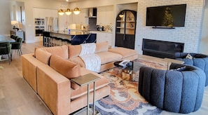 Smart TV, fireplace