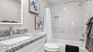 Sèche-cheveux, serviettes fournies