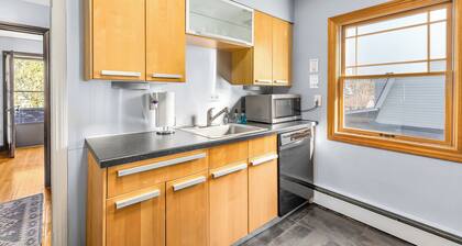 Prime Location! Charming 2BR, Royal Oak Downtown