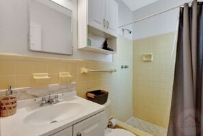 Sèche-cheveux, serviettes fournies