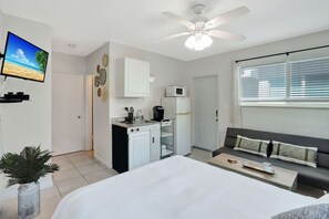 Fer et planche à repasser, Wi-Fi gratuit, draps fournis