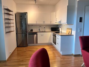 Apartamento, 2 quartos, sacada, vista para a cidade | Parte interna