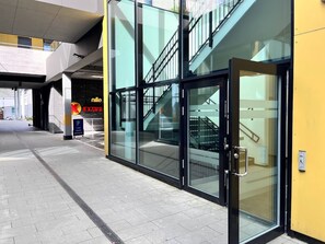 Apartamento, 2 quartos, sacada, vista para a cidade | Entrada da propriedade