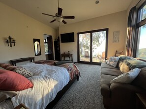 1 habitación, tabla de planchar con plancha, wifi y ropa de cama