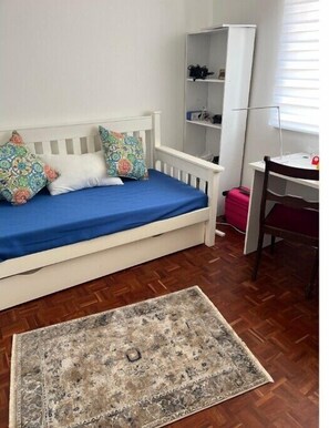 2 bedrooms, bed sheets