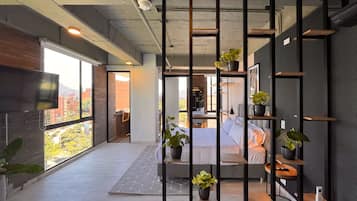 Apartamento Gallery | Zona de estar | Smart TV de 40 pulgadas con canales por cable, suelo radiante