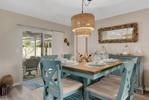 Dining - Poolside Perfection: Spacious Bradenton Home with Outdoor Paradise (Bradenton)