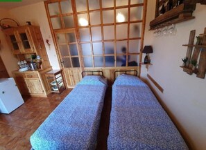 1 bedroom, bed sheets - Amy House cozy apartment in beautiful San Giacomo di Roburent (San Giacomo di Roburent)