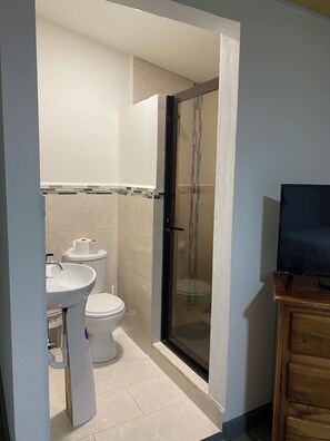 Toallas, jabón, papel de baño 